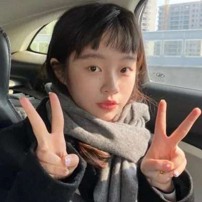 触碰的双手